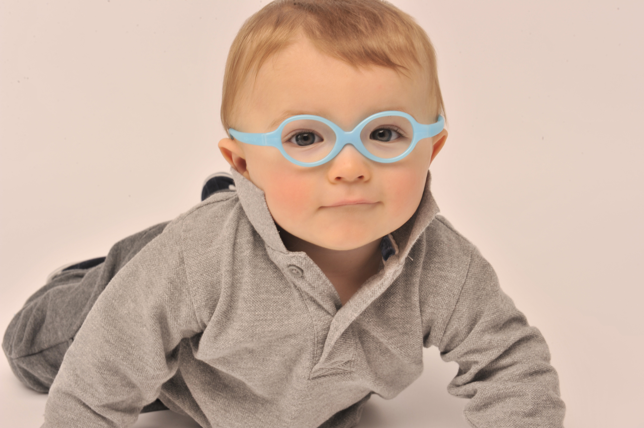 10 зрения у ребенка. Очки для младенцев. Очки для годовалого ребенка. Детские очки для зрения для малышей. Очки для малышей до года.